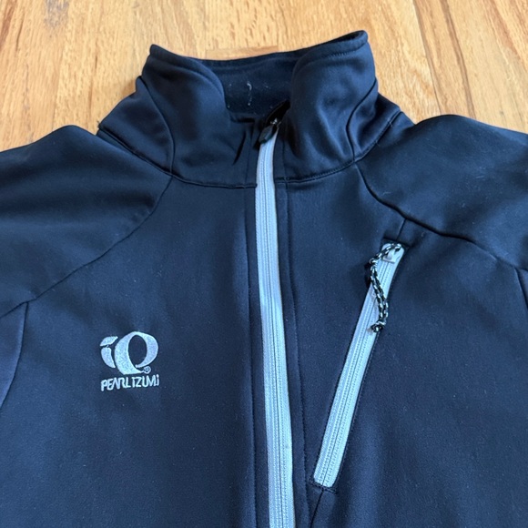 Pearl Izumi Other - PEARL IZUMI Black Softshell Jacket with Light Gray Zippers, Size Medium